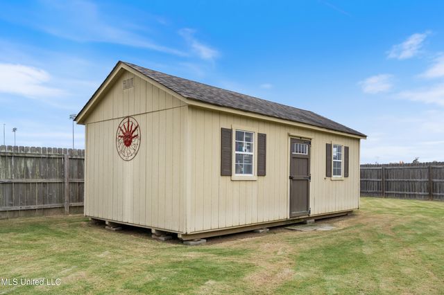 6825 W Hawks Crossing Drive, Olive Branch, MS 38654