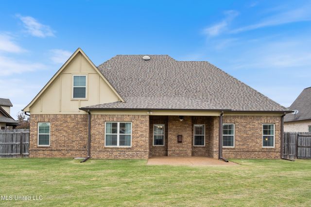 6825 W Hawks Crossing Drive, Olive Branch, MS 38654