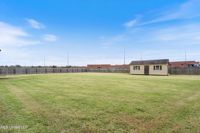 6825 W Hawks Crossing Drive, Olive Branch, MS 38654