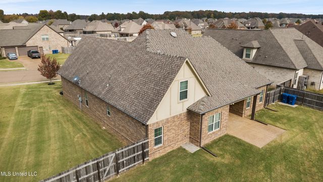6825 W Hawks Crossing Drive, Olive Branch, MS 38654