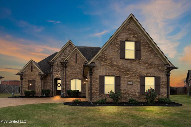 6825 W Hawks Crossing Drive, Olive Branch, MS 38654