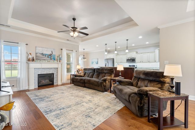 6825 W Hawks Crossing Drive, Olive Branch, MS 38654