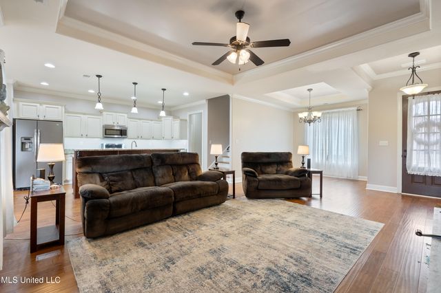 6825 W Hawks Crossing Drive, Olive Branch, MS 38654