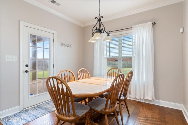 6825 W Hawks Crossing Drive, Olive Branch, MS 38654