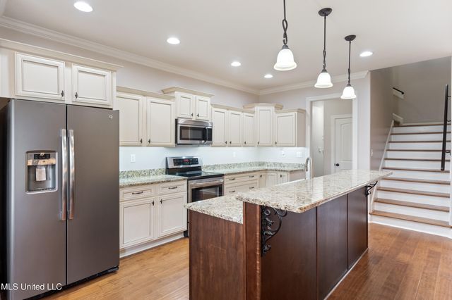 6825 W Hawks Crossing Drive, Olive Branch, MS 38654