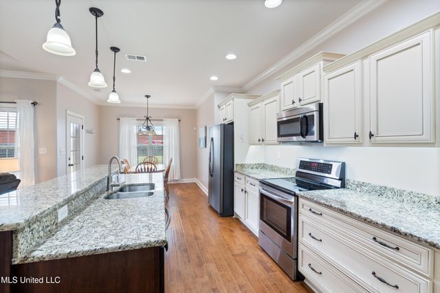 6825 W Hawks Crossing Drive, Olive Branch, MS 38654