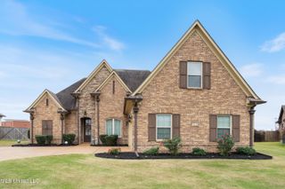 6825 W Hawks Crossing Drive, Olive Branch, MS 38654