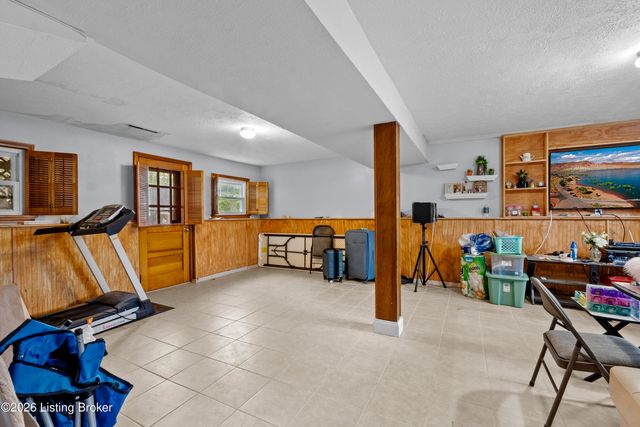 110 Alvina Way, Louisville, KY 40214
