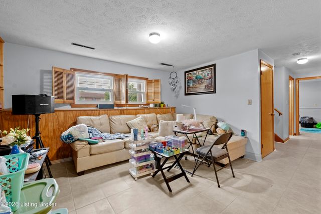 110 Alvina Way, Louisville, KY 40214