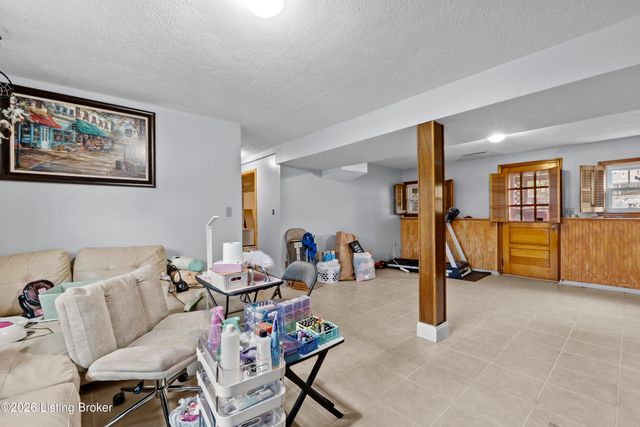 110 Alvina Way, Louisville, KY 40214