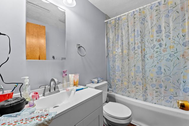 110 Alvina Way, Louisville, KY 40214