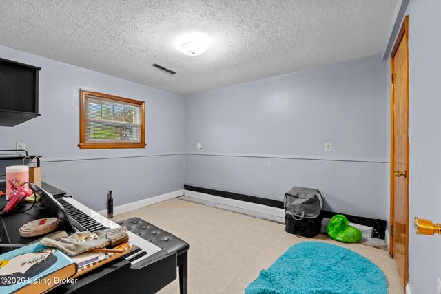 110 Alvina Way, Louisville, KY 40214