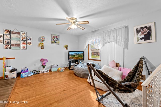 110 Alvina Way, Louisville, KY 40214