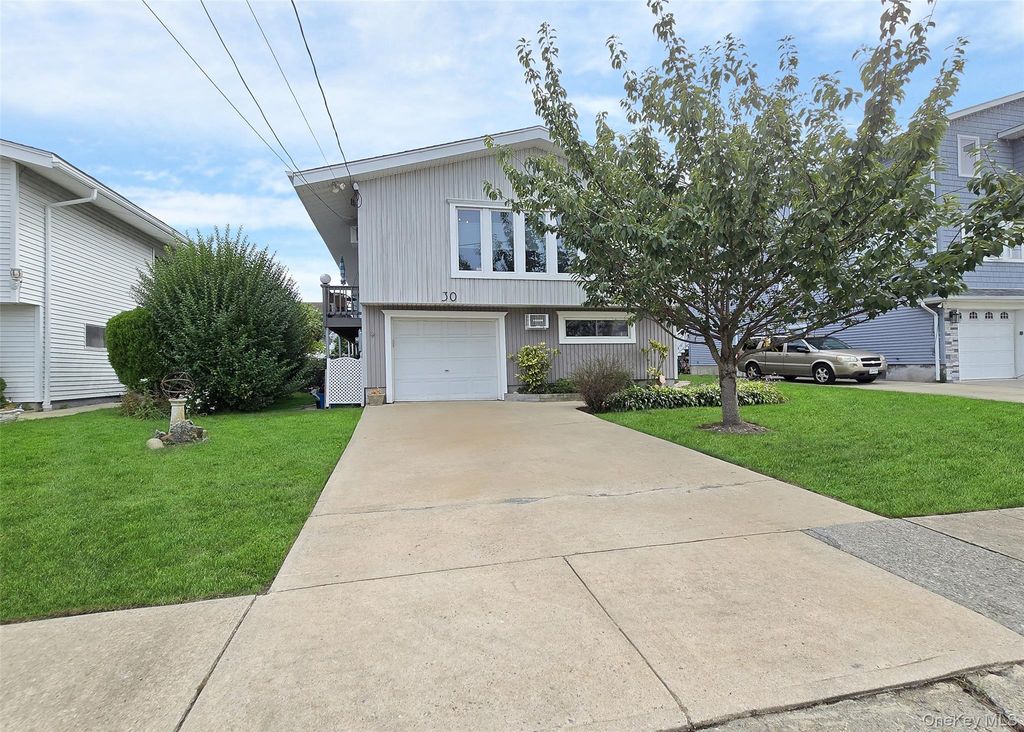 30 E Bedell Street, Freeport, NY 11520
