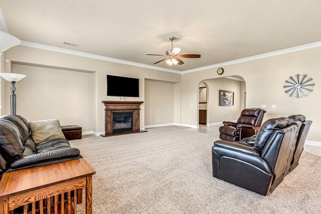 3255 Roberts Avenue, Clovis, CA 93619