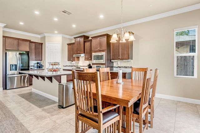 3255 Roberts Avenue, Clovis, CA 93619