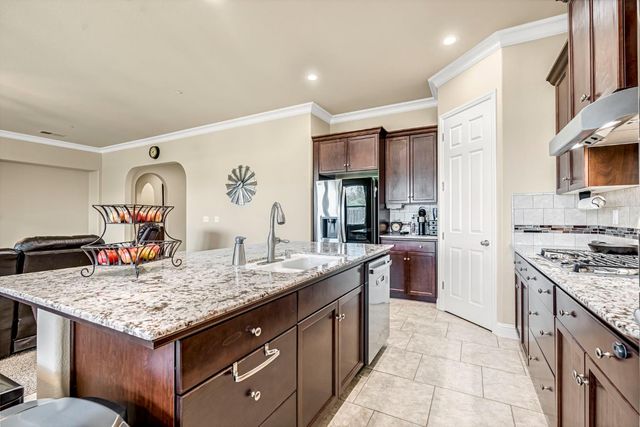 3255 Roberts Avenue, Clovis, CA 93619