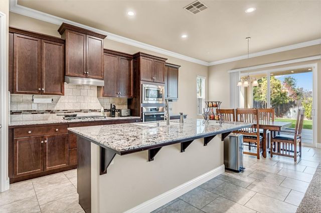 3255 Roberts Avenue, Clovis, CA 93619