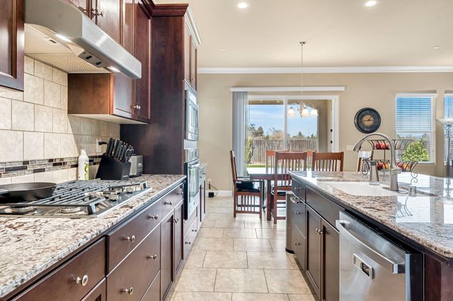 3255 Roberts Avenue, Clovis, CA 93619