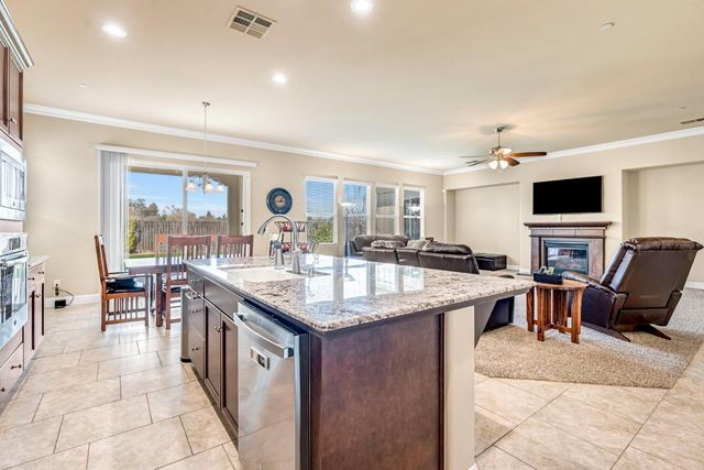 3255 Roberts Avenue, Clovis, CA 93619