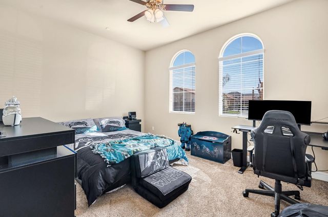 3255 Roberts Avenue, Clovis, CA 93619