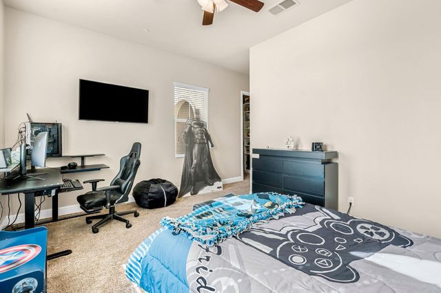 3255 Roberts Avenue, Clovis, CA 93619