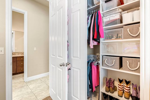 3255 Roberts Avenue, Clovis, CA 93619