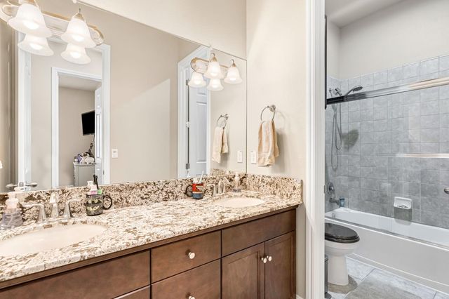 3255 Roberts Avenue, Clovis, CA 93619