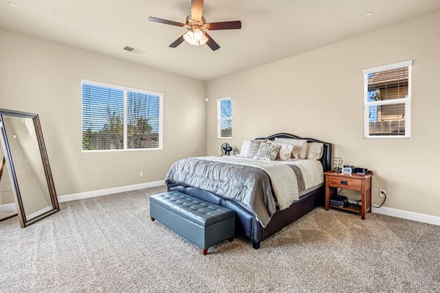 3255 Roberts Avenue, Clovis, CA 93619