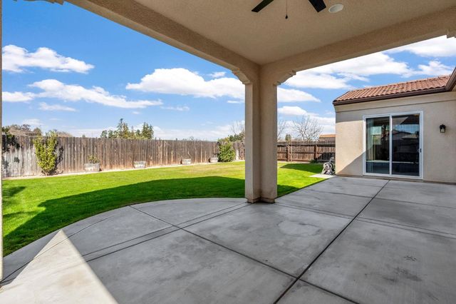 3255 Roberts Avenue, Clovis, CA 93619