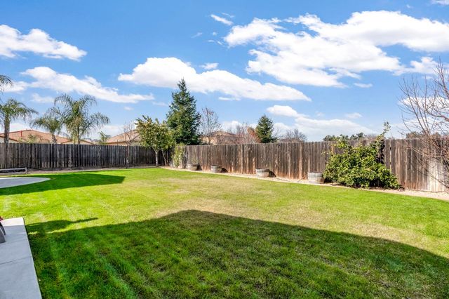 3255 Roberts Avenue, Clovis, CA 93619