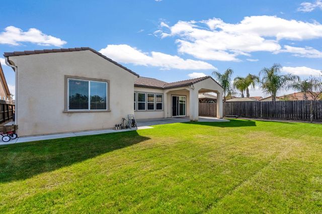 3255 Roberts Avenue, Clovis, CA 93619
