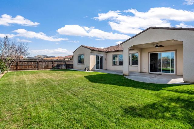 3255 Roberts Avenue, Clovis, CA 93619