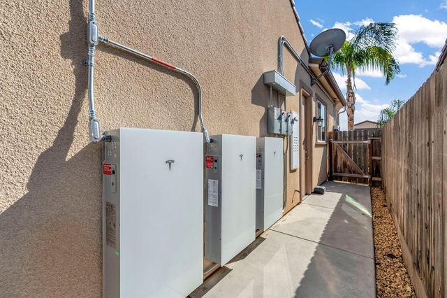 3255 Roberts Avenue, Clovis, CA 93619