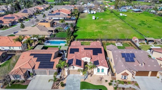 3255 Roberts Avenue, Clovis, CA 93619