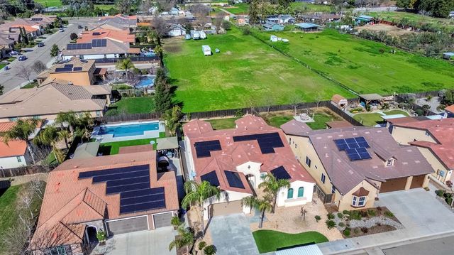 3255 Roberts Avenue, Clovis, CA 93619