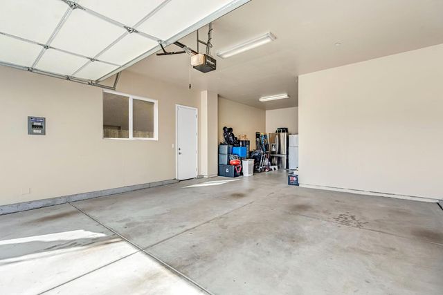 3255 Roberts Avenue, Clovis, CA 93619