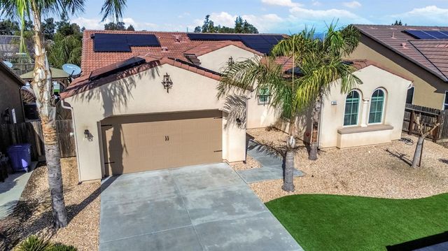 3255 Roberts Avenue, Clovis, CA 93619