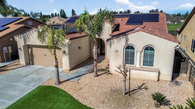 3255 Roberts Avenue, Clovis, CA 93619