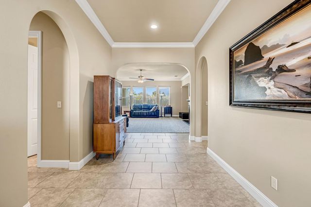 3255 Roberts Avenue, Clovis, CA 93619