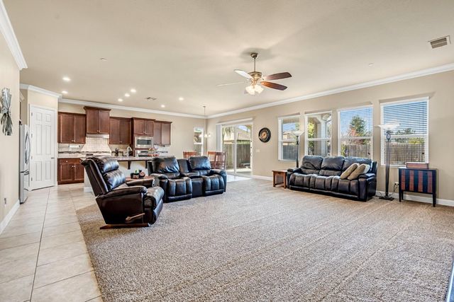 3255 Roberts Avenue, Clovis, CA 93619