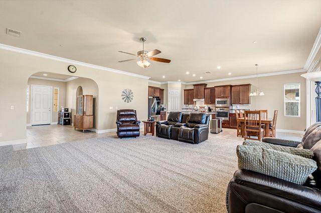 3255 Roberts Avenue, Clovis, CA 93619