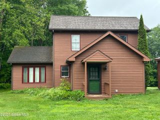 11 Ridgecrest Way, Hampton, NY 12887