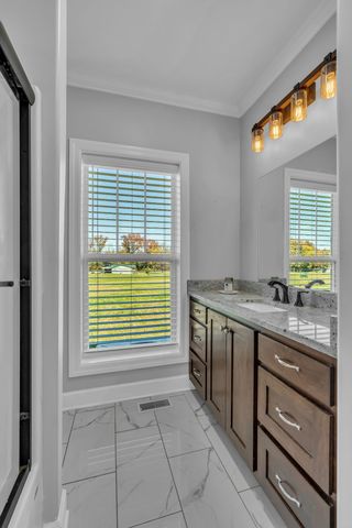 1645 Oak Grove Rd, Decherd, TN 37324