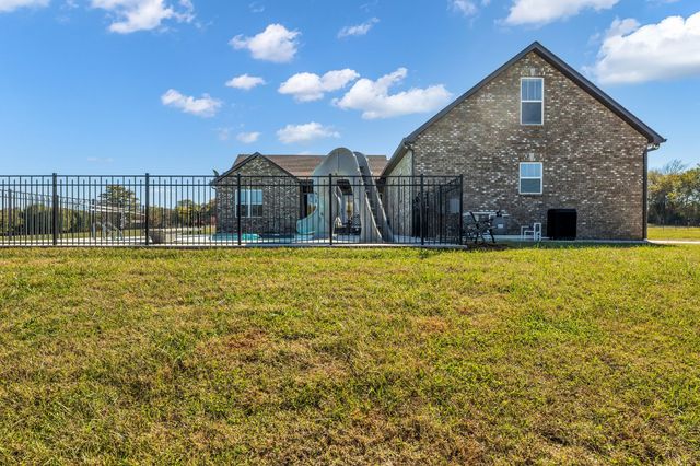 1645 Oak Grove Rd, Decherd, TN 37324