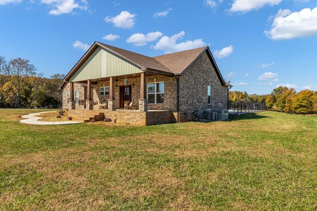 1645 Oak Grove Rd, Decherd, TN 37324