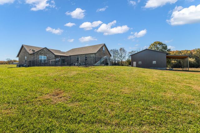 1645 Oak Grove Rd, Decherd, TN 37324