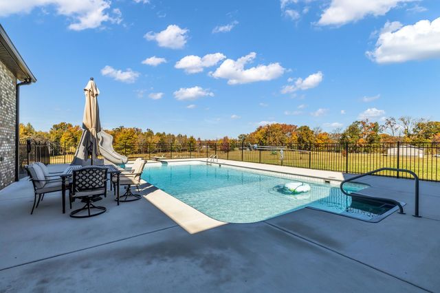 1645 Oak Grove Rd, Decherd, TN 37324