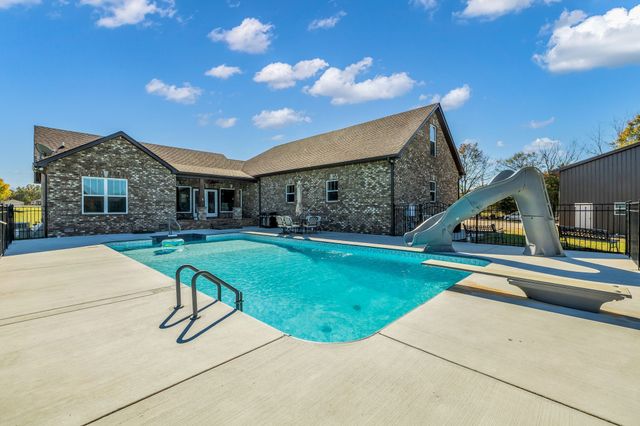 1645 Oak Grove Rd, Decherd, TN 37324