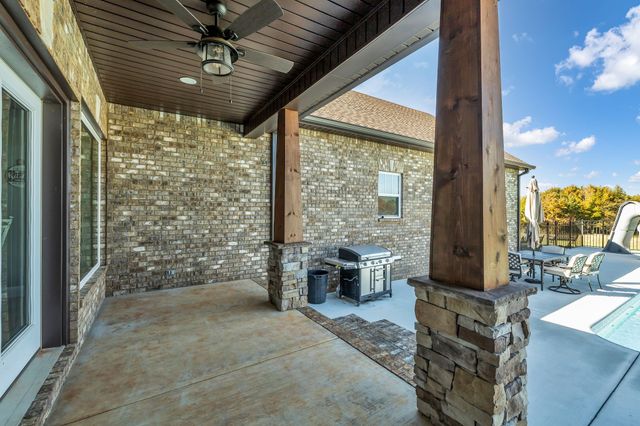 1645 Oak Grove Rd, Decherd, TN 37324